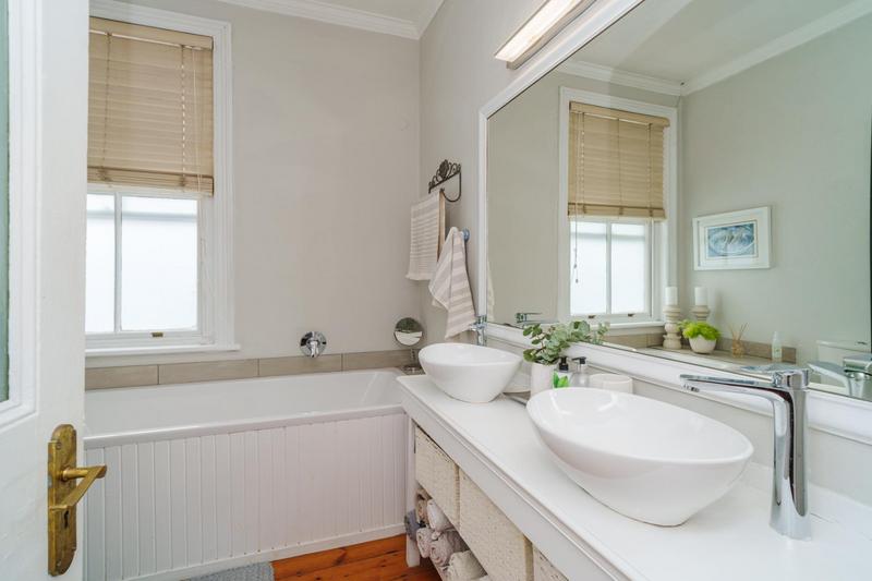 2 Bedroom Property for Sale in Wynberg Upper Western Cape